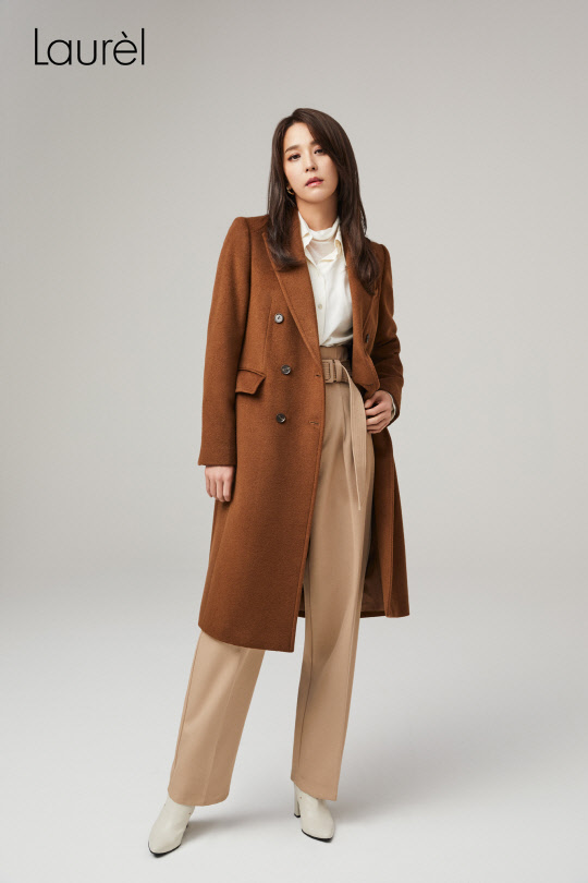 코트 여신 한고은(사진=라우렐)